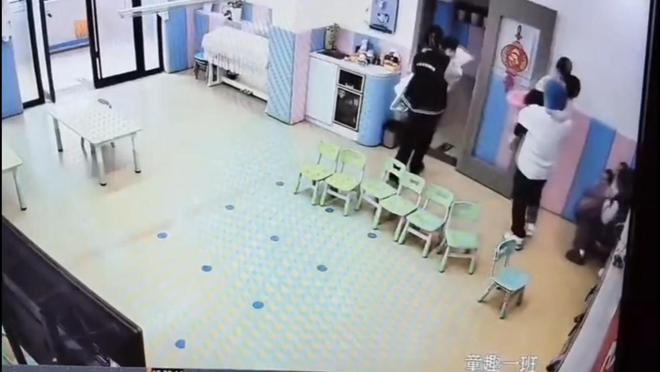 后续来了！网友表示：这嘉奖是不是低了k8凯发入口地震中高中生背起同学逃生(图7)