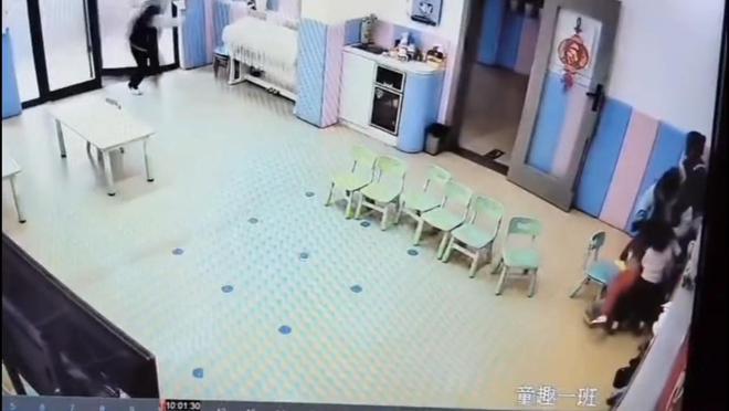 后续来了！网友表示：这嘉奖是不是低了k8凯发入口地震中高中生背起同学逃生(图3)