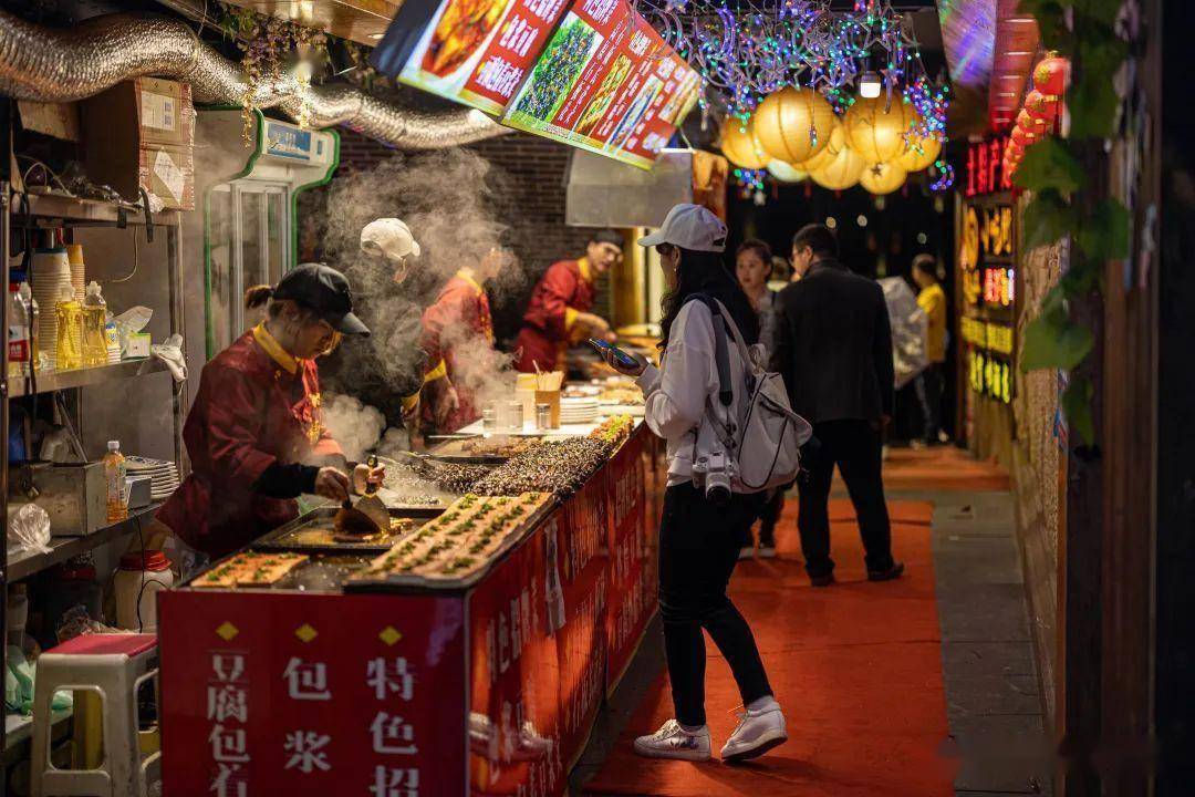 日营销、新兴业态与发展趋势全解析K8凯发国际餐饮行业热点聚焦：节(图2)